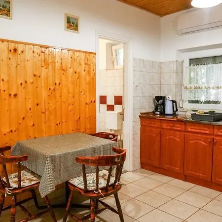 Holiday home Mia